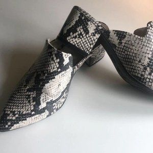 Time and Tru Faux Snakeskin Slides Size 8